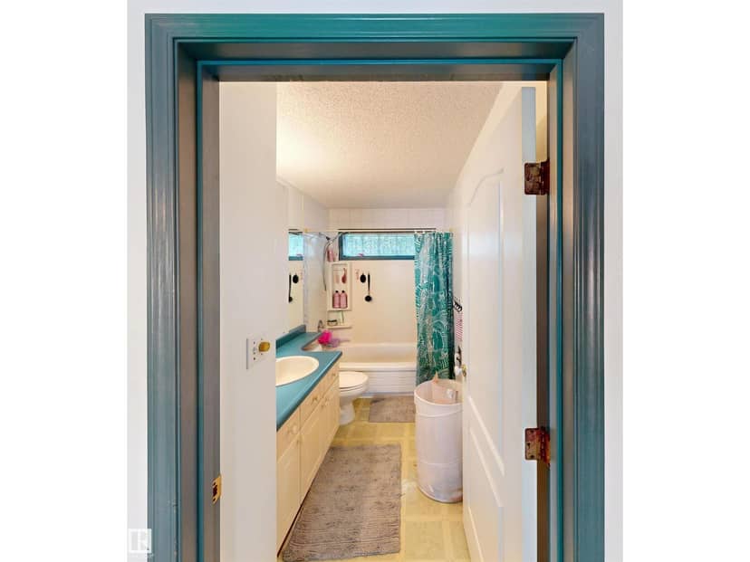 10941 81 AV NW — photo 34 of 40