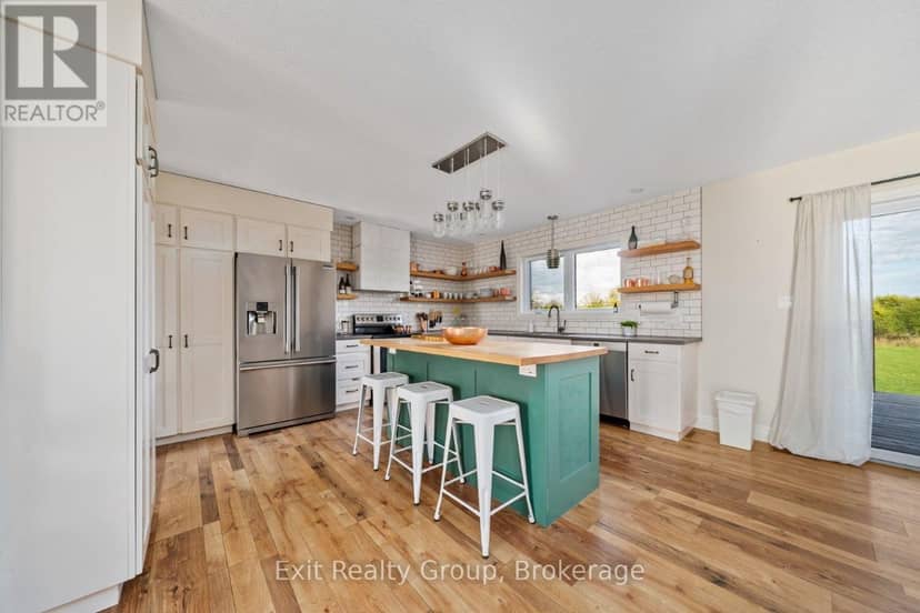 20858 Loyalist Parkway, Prince Edward County, photo 5