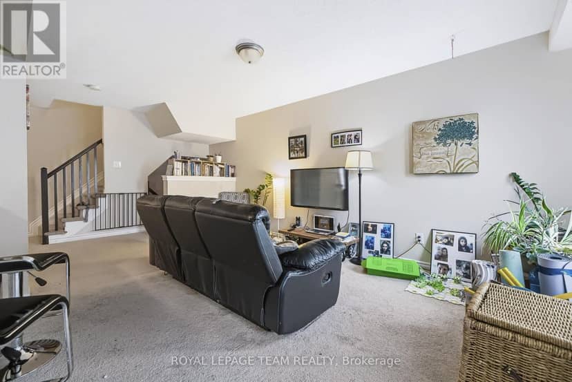 2510 Nutgrove Avenue — photo 7 of 16