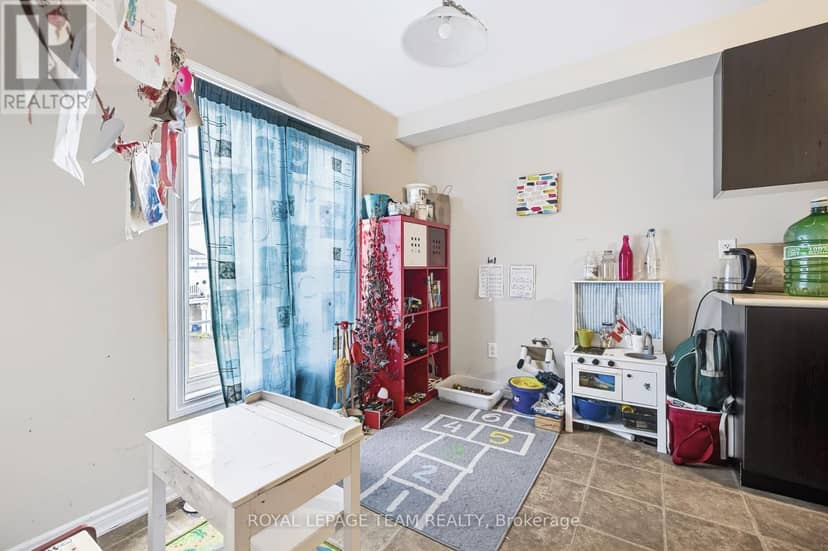 2510 Nutgrove Avenue — photo 8 of 16