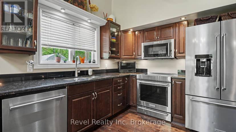 99 Laurentien Crescent — photo 10 of 40