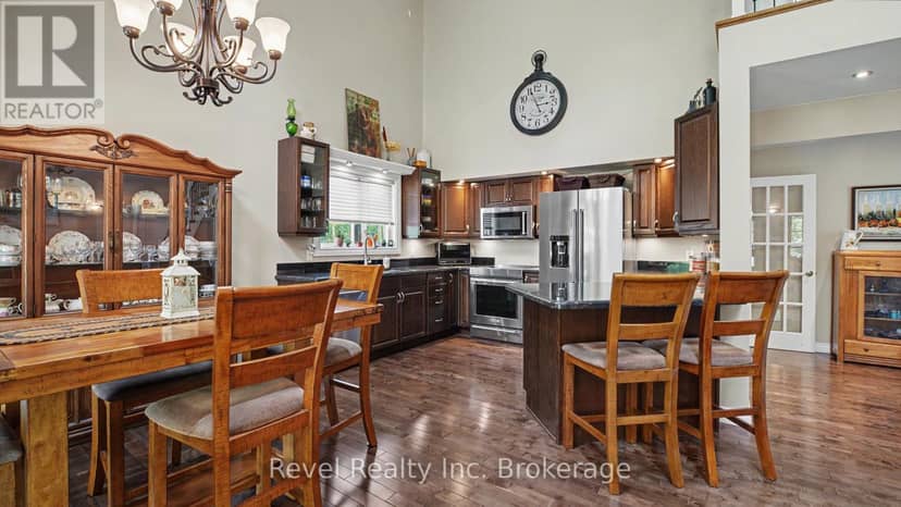 99 Laurentien Crescent — photo 11 of 40