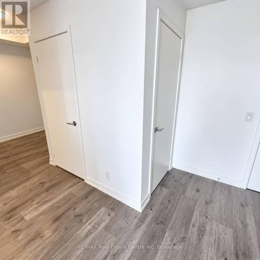 328 - 285 Dufferin Street — photo 12 of 30