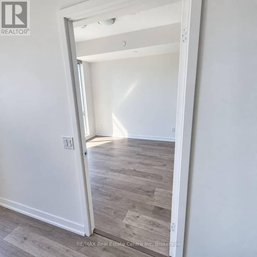328 - 285 Dufferin Street — photo 20 of 30