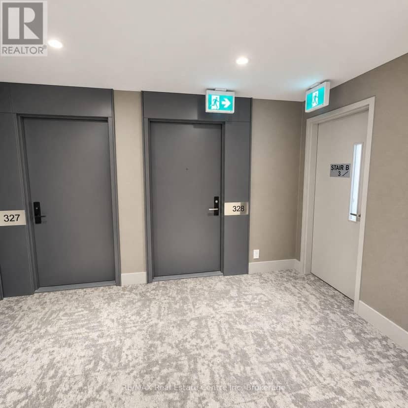 328 - 285 Dufferin Street — photo 4 of 30