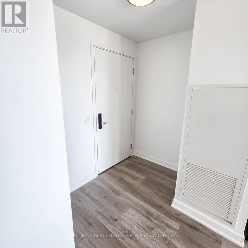 328 - 285 Dufferin Street — photo 5 of 30