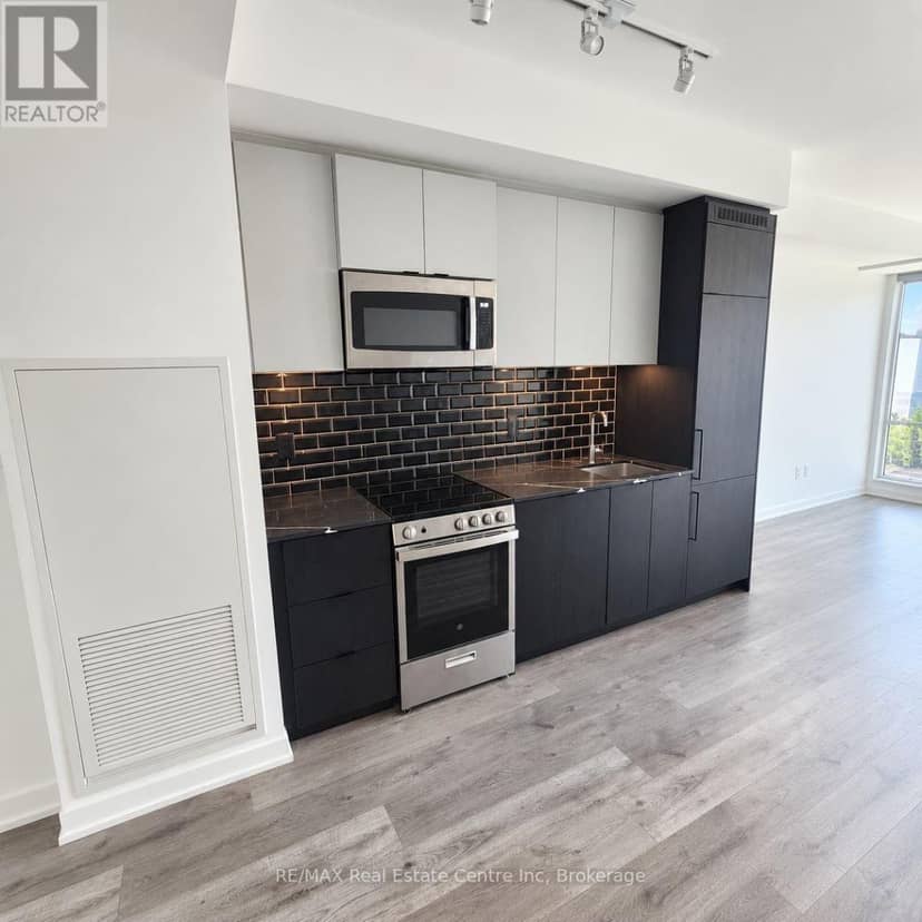 328 - 285 Dufferin Street — photo 7 of 30