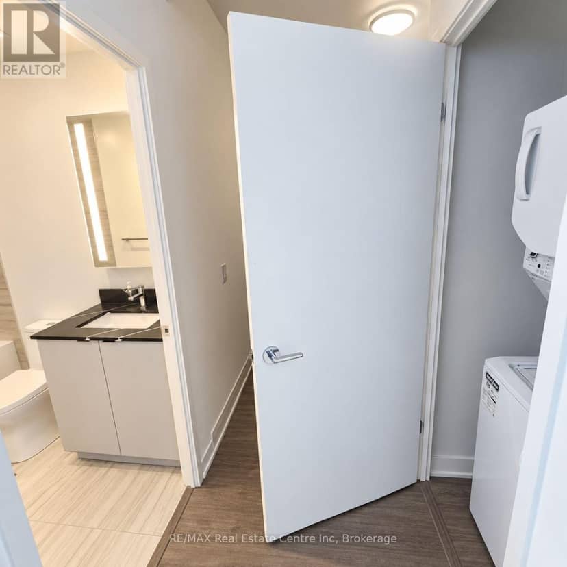 328 - 285 Dufferin Street — photo 9 of 30