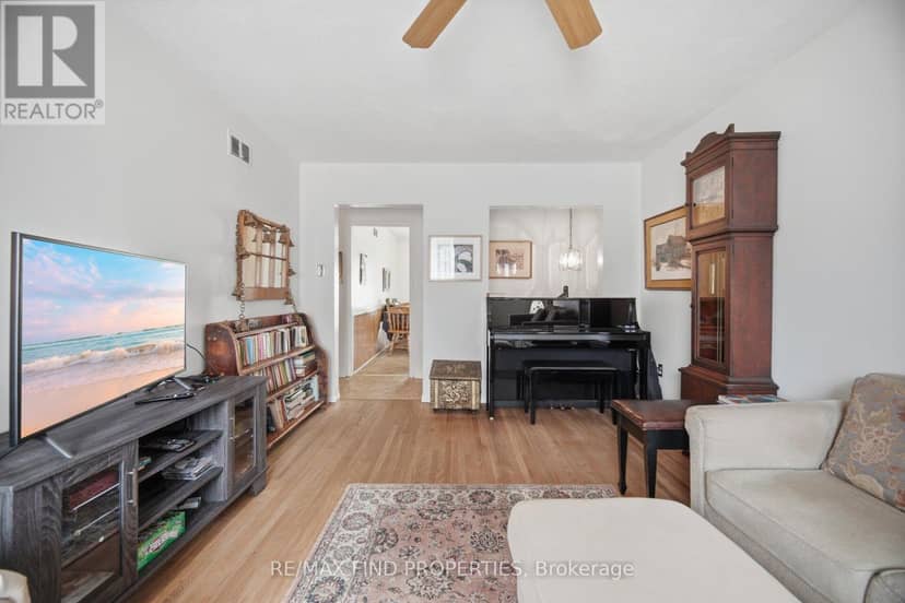 36 Pinegrove Avenue — photo 10 of 35