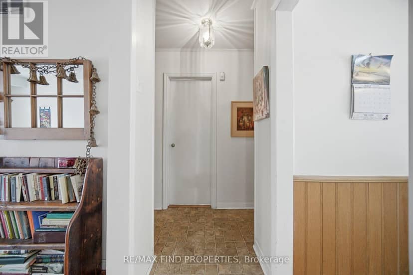 36 Pinegrove Avenue — photo 15 of 35