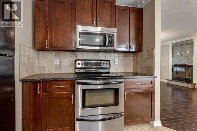 24 Mackenzie Crescent — photo 17 of 40