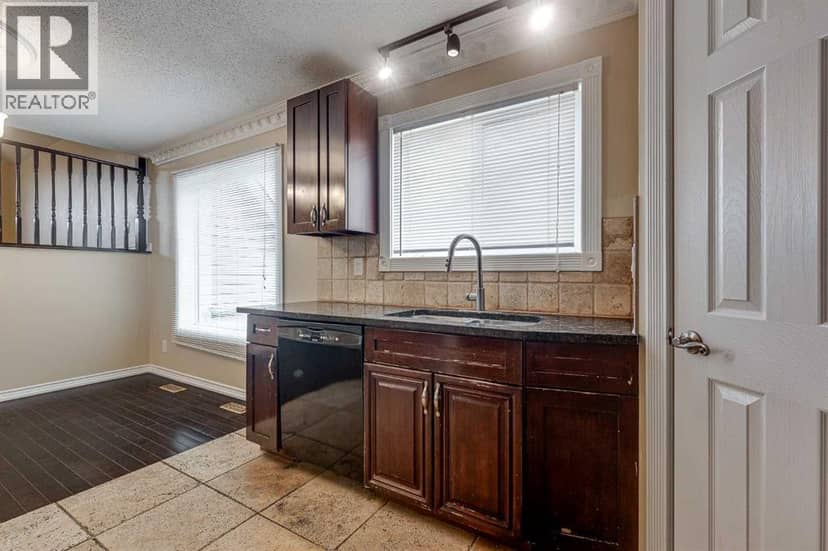 24 Mackenzie Crescent — photo 16 of 40
