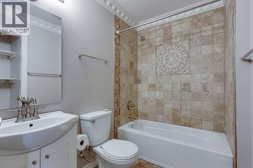 24 Mackenzie Crescent — photo 27 of 40