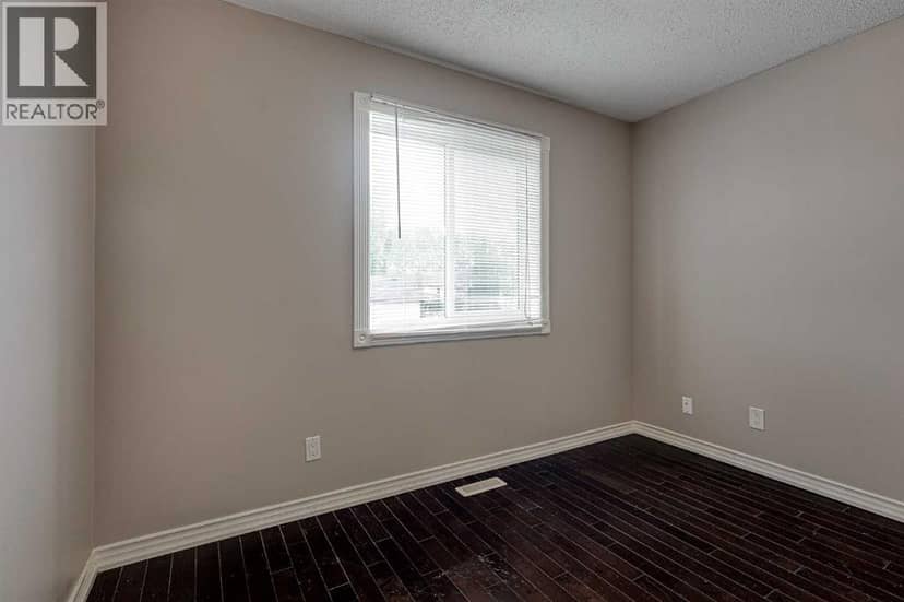 24 Mackenzie Crescent — photo 25 of 40