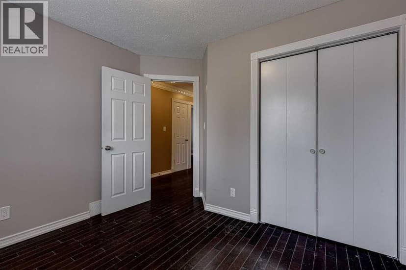 24 Mackenzie Crescent — photo 26 of 40