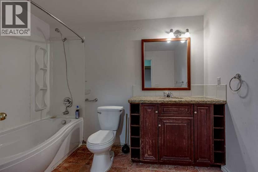24 Mackenzie Crescent — photo 40 of 40
