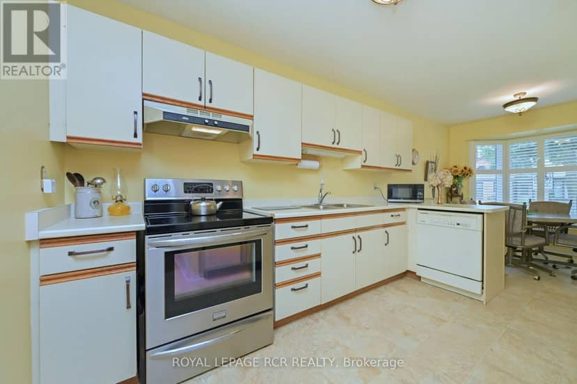 7 Dell Arbor Crescent — photo 4 of 30