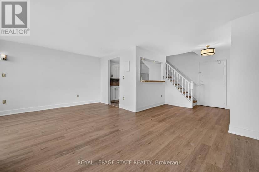 409 - 10 John Street W — photo 13 of 39