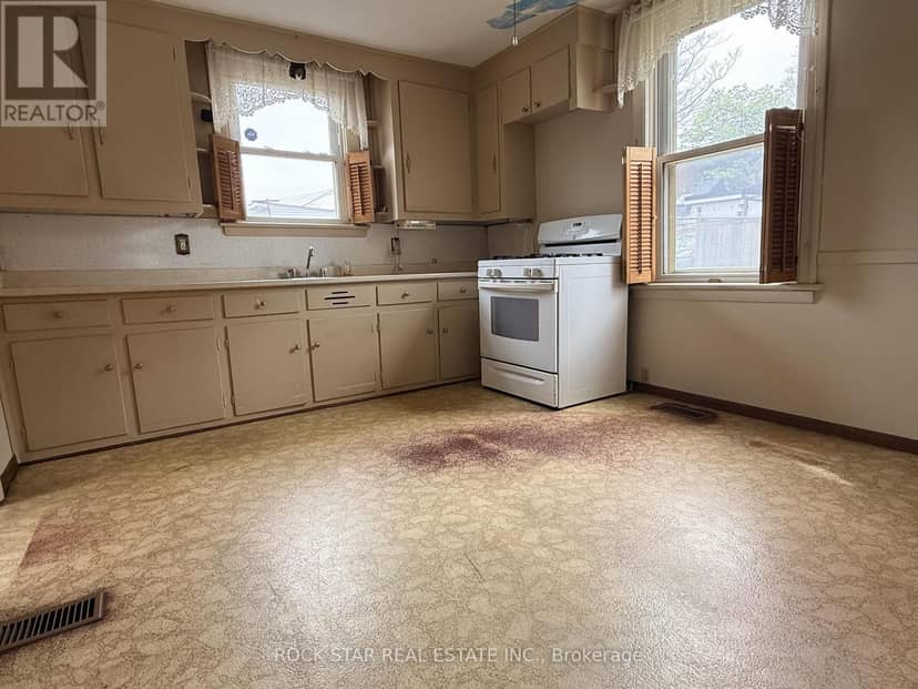 358 Barton Street E — photo 15 of 30