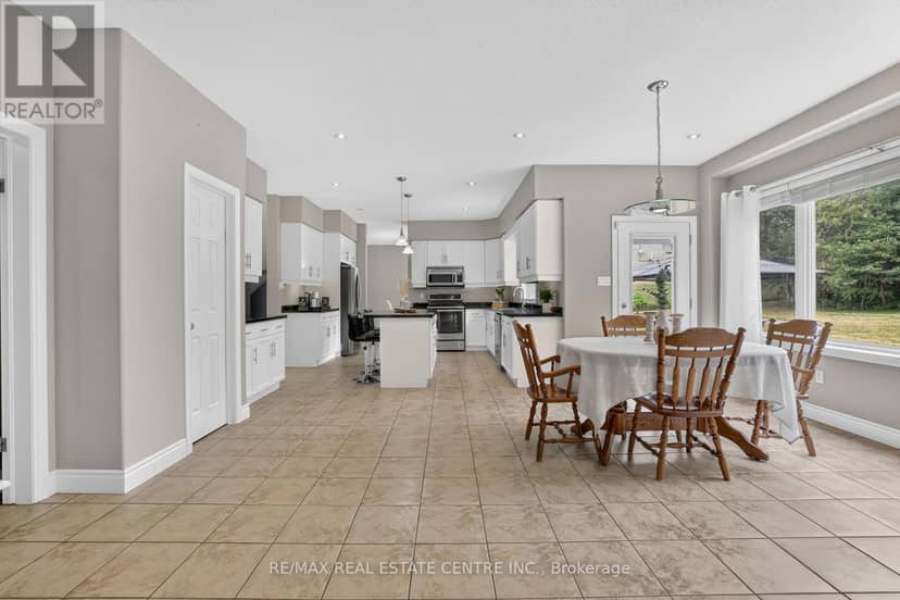 24 Brookhaven Crescent — photo 16 of 40