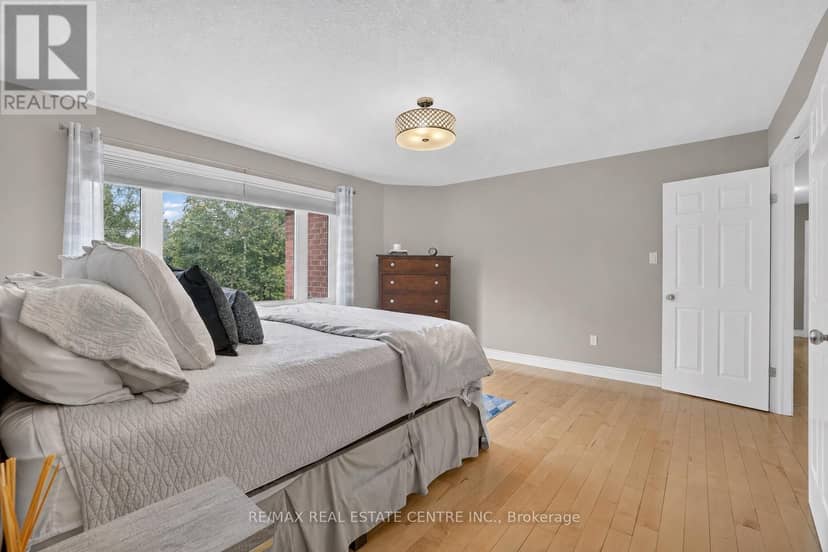 24 Brookhaven Crescent — photo 23 of 40