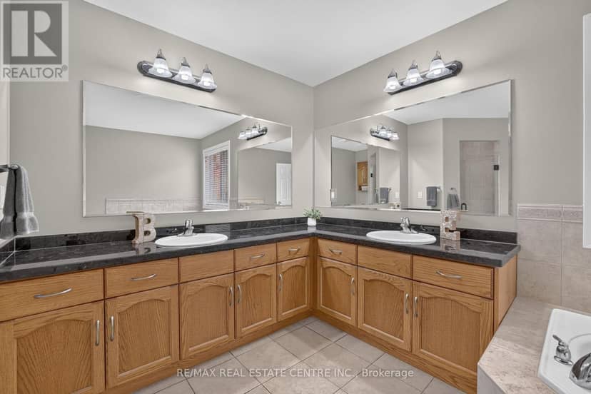 24 Brookhaven Crescent — photo 27 of 40