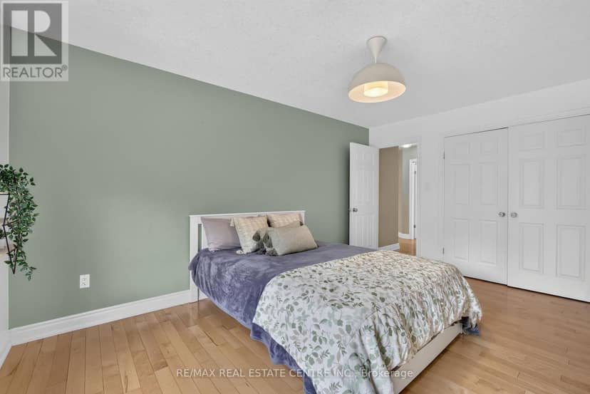 24 Brookhaven Crescent — photo 33 of 40