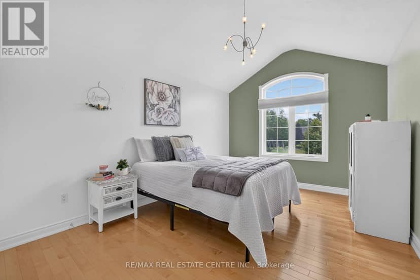 24 Brookhaven Crescent — photo 34 of 40