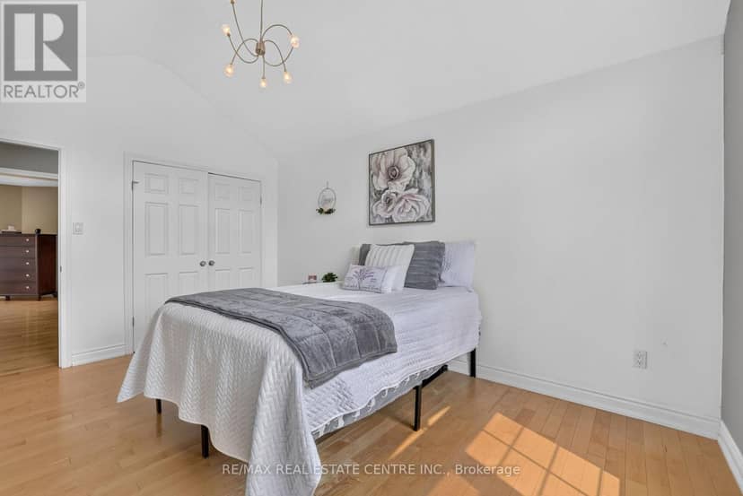 24 Brookhaven Crescent — photo 35 of 40