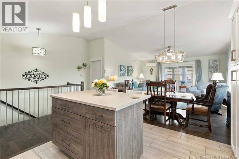 19 Satleville Crescent — photo 12 of 40