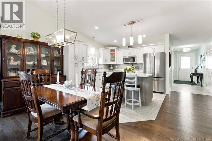 19 Satleville Crescent — photo 15 of 40