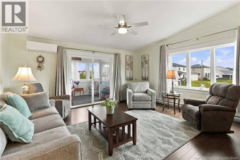 19 Satleville Crescent — photo 18 of 40