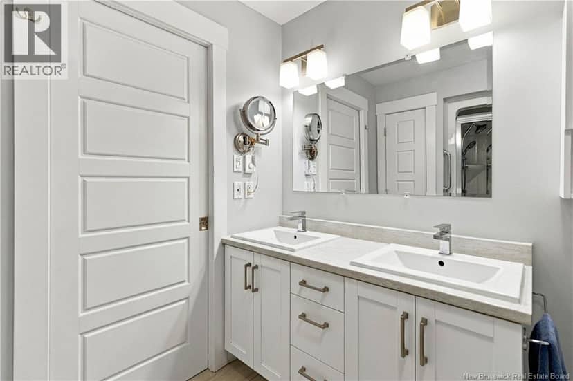 19 Satleville Crescent — photo 32 of 40