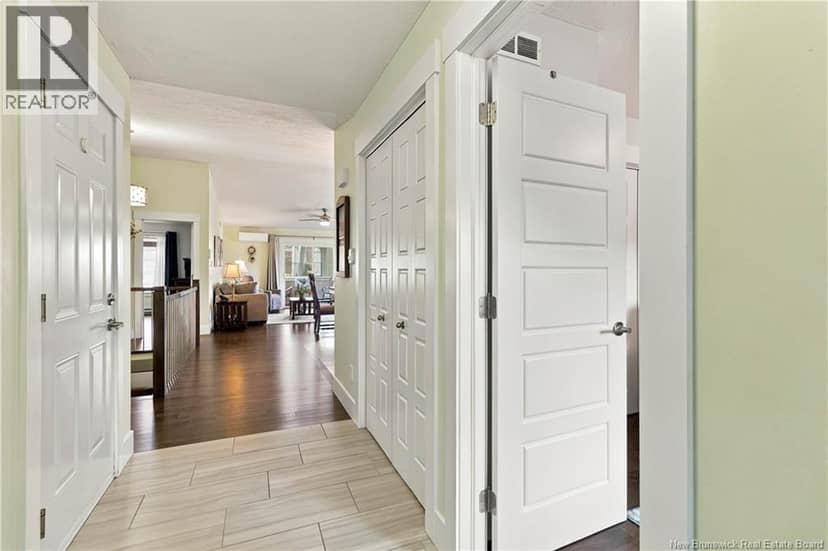 19 Satleville Crescent — photo 4 of 40