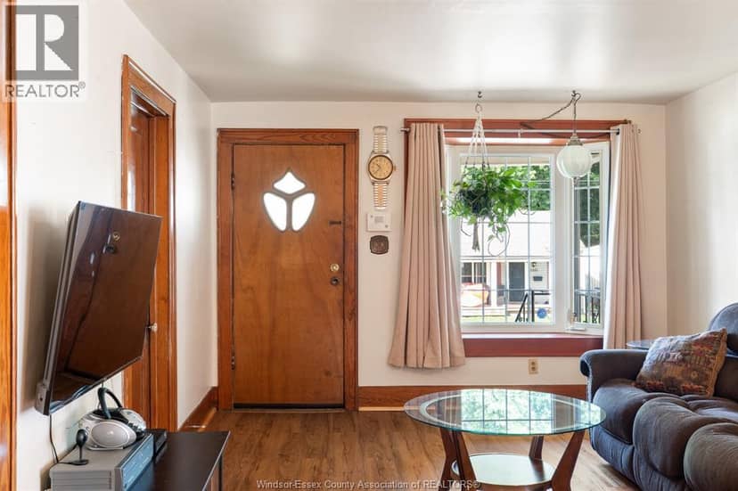 1052 Felix AVENUE — photo 11 of 40