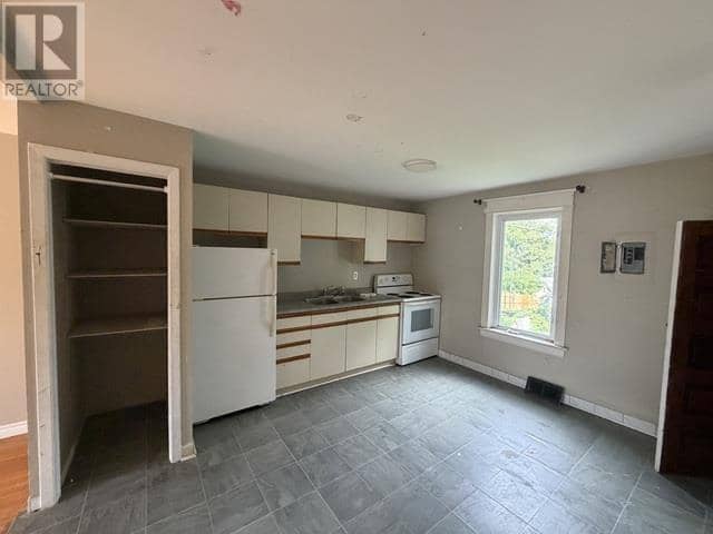 246 St James ST — photo 16 of 21