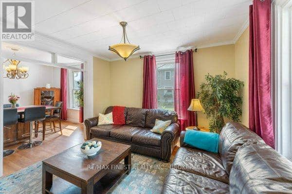 30 King Street — photo 11 of 37