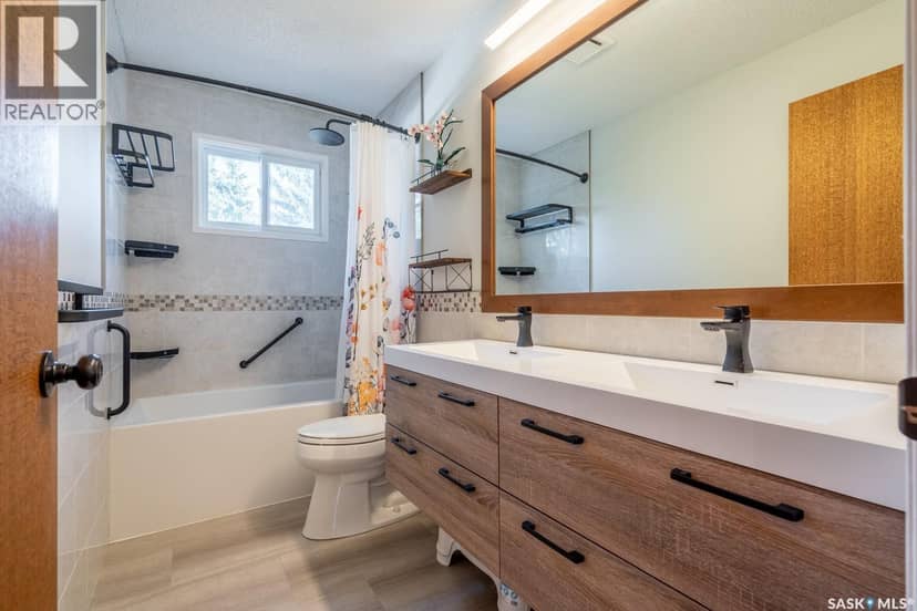 127 Rogers ROAD — photo 31 of 40