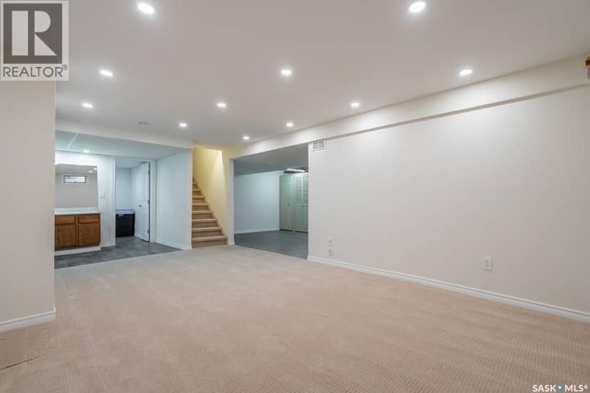 127 Rogers ROAD — photo 32 of 40