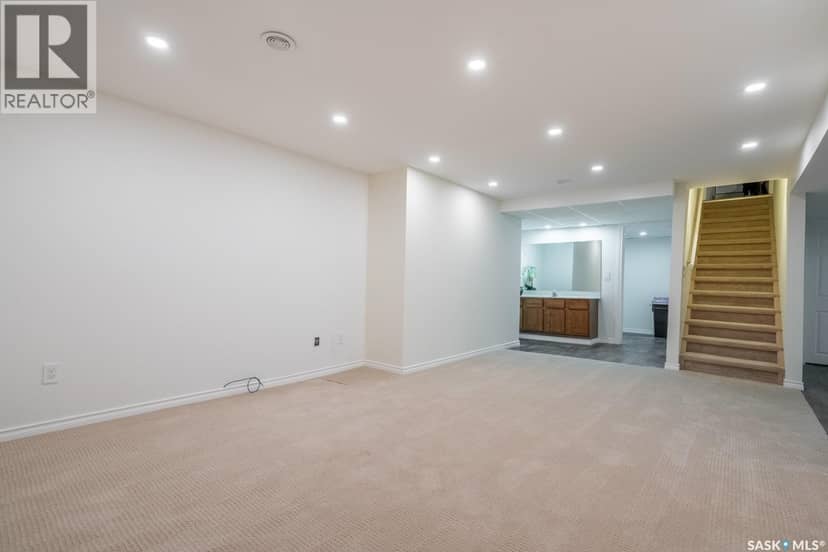 127 Rogers ROAD — photo 33 of 40