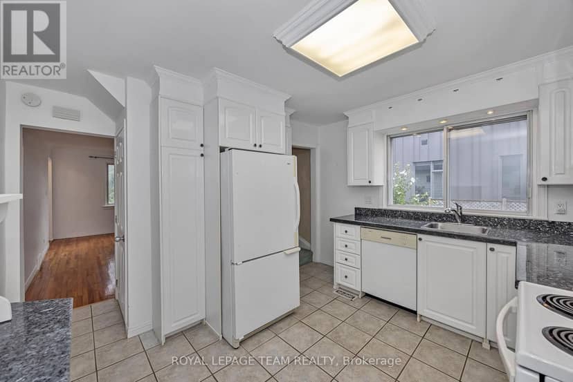 658 Tweedsmuir Avenue — photo 12 of 40