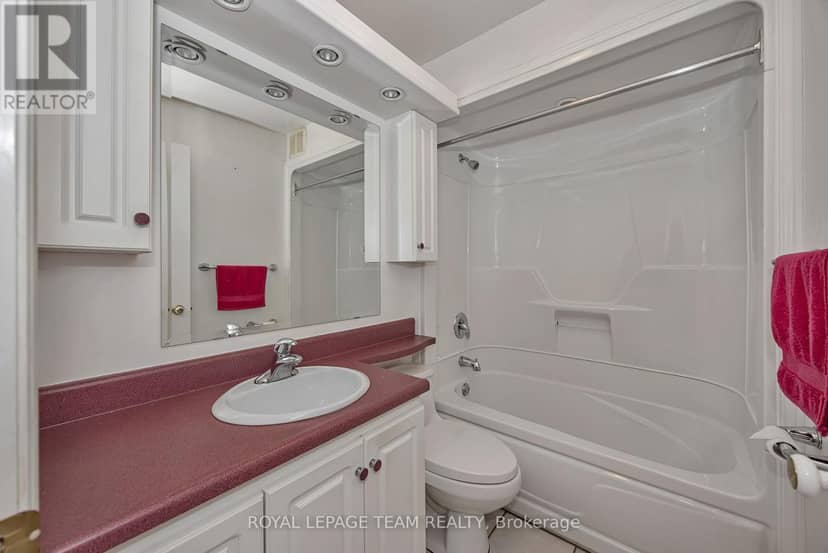 658 Tweedsmuir Avenue — photo 23 of 40