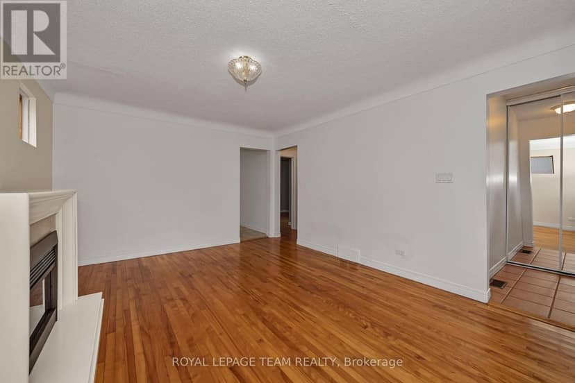 658 Tweedsmuir Avenue — photo 9 of 40