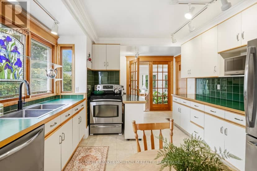 3973 St Peter Avenue — photo 7 of 39