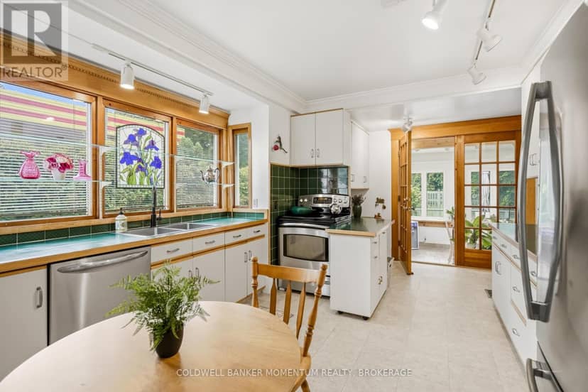 3973 St Peter Avenue — photo 8 of 39