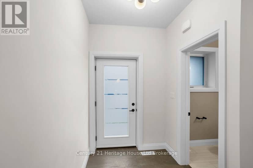 703 - 361 Quarter Town Line, Tillsonburg, photo 2