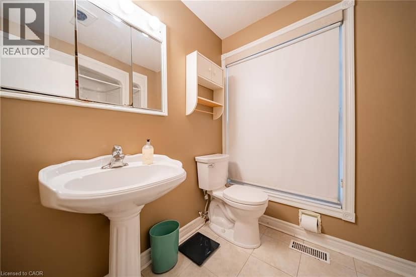 557 TRAFFORD Crescent — photo 18 of 27