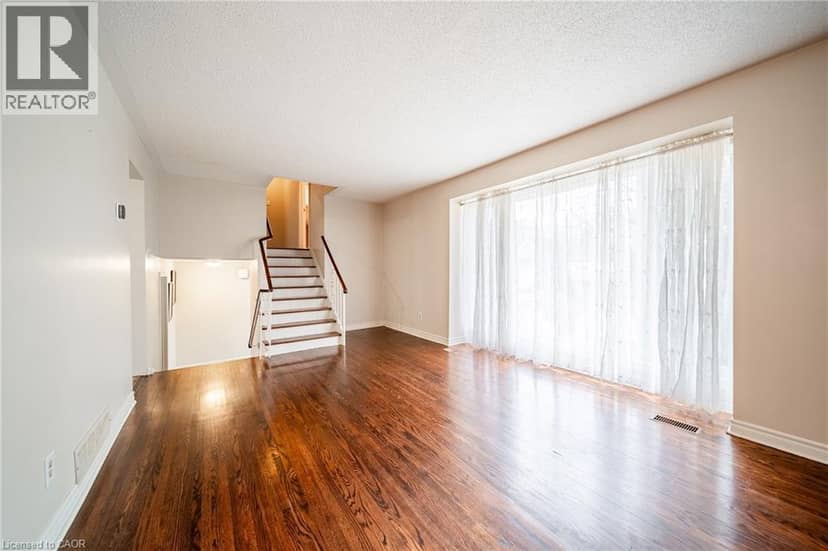 557 TRAFFORD Crescent — photo 4 of 27