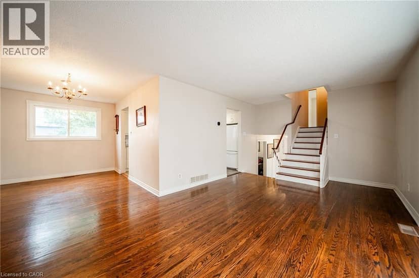 557 TRAFFORD Crescent — photo 5 of 27