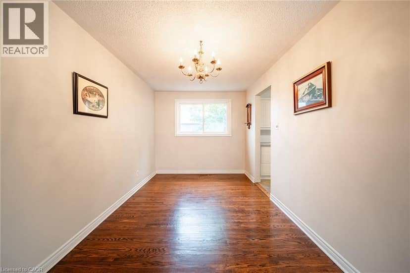 557 TRAFFORD Crescent — photo 7 of 27